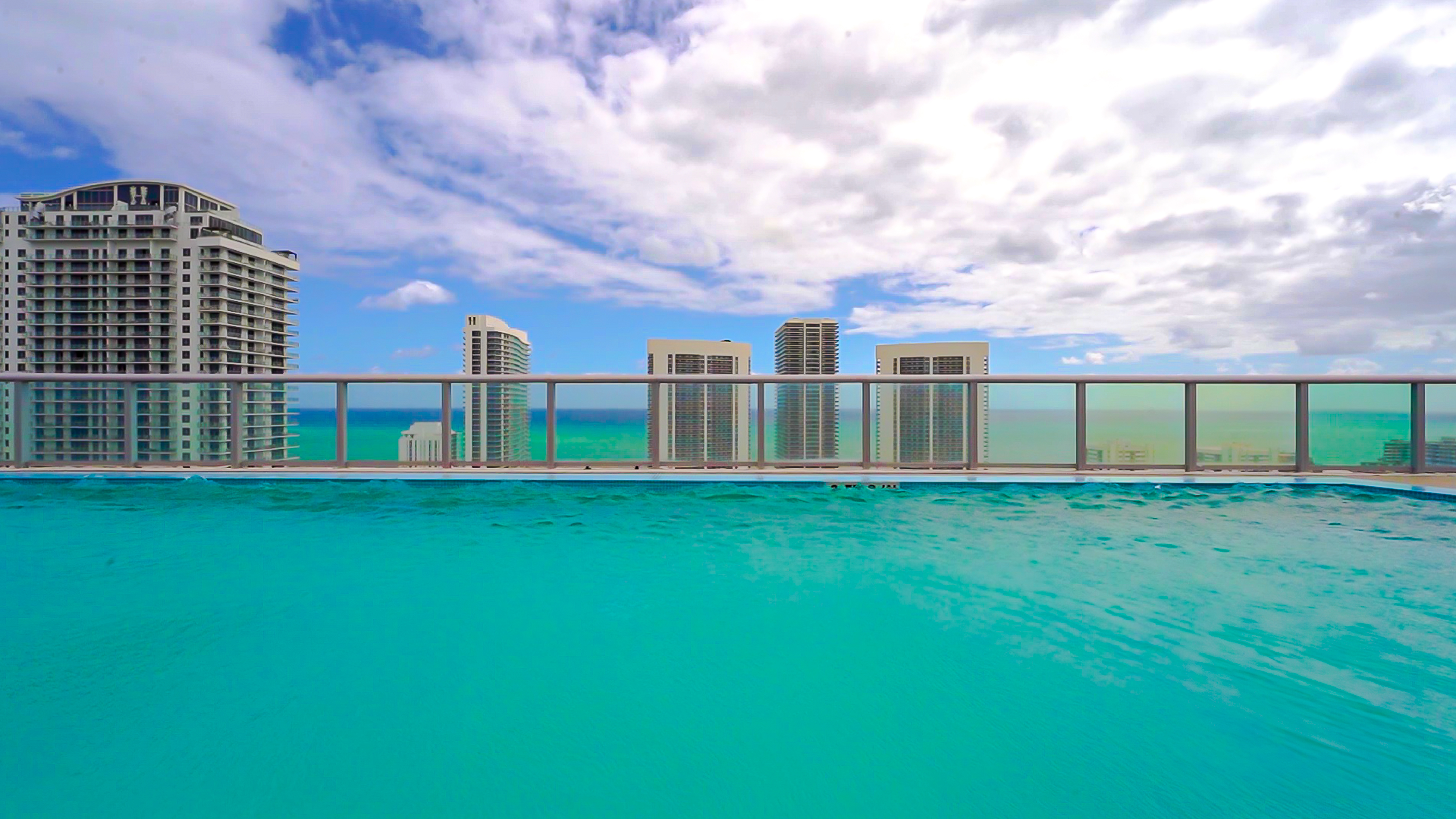  2602 E Hallandale Beach Blvd, Hallandale Beach, FL, 33009 - 物件實景