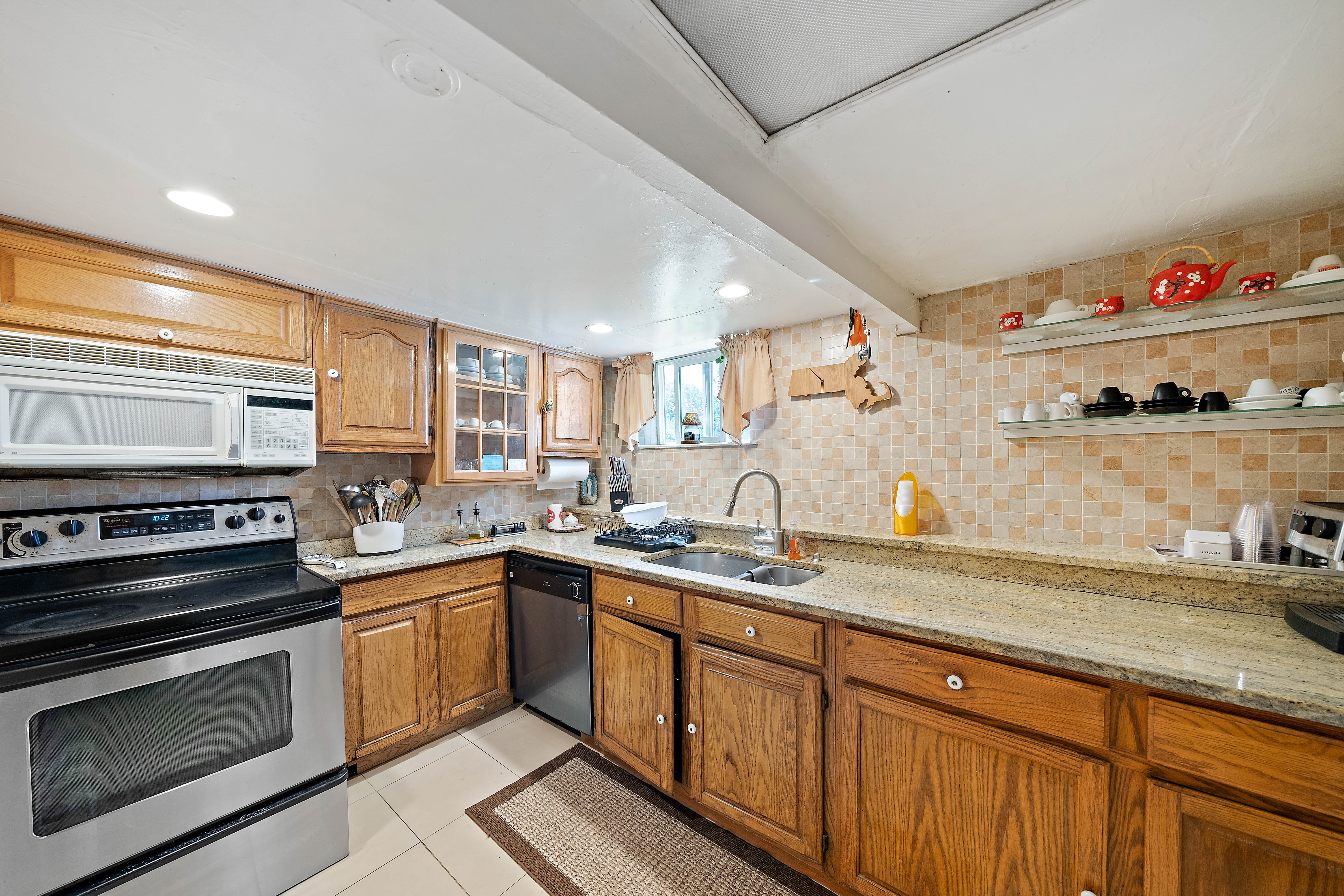 Hull, Massachusetts, 02045, United States, 4 Bedrooms Bedrooms, ,3 BathroomsBathrooms,Residential,For Sale,1870933