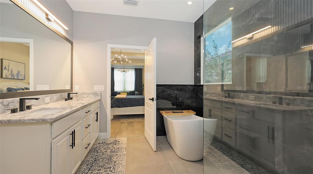 Sarasota, Florida, 34243, United States, 5 Bedrooms Bedrooms, ,4 BathroomsBathrooms,Residential,For Sale,1927282