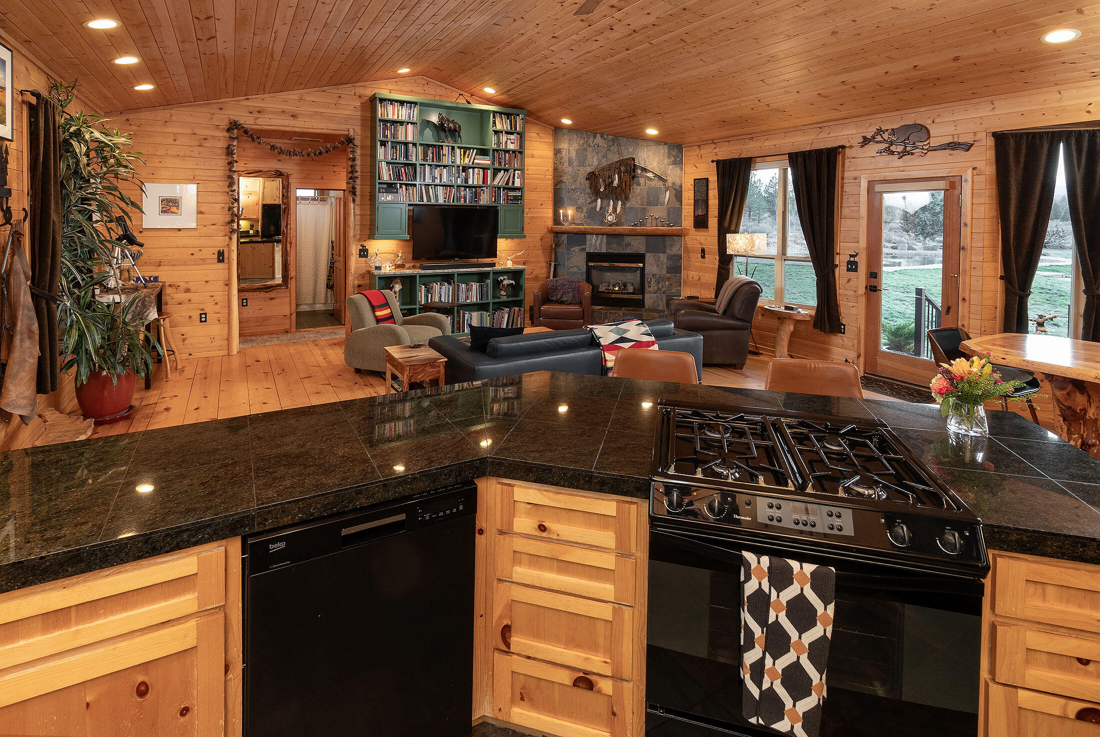 Bend, Oregon, 97703, United States, 3 Bedrooms Bedrooms, ,2 BathroomsBathrooms,Residential,For Sale,1826541