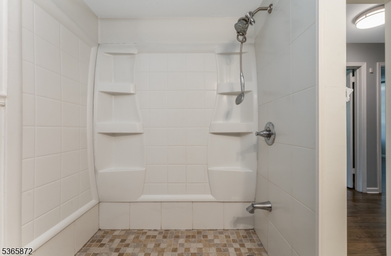 Bridgewater Twp., New Jersey, 08807, United States, 4 Bedrooms Bedrooms, ,3 BathroomsBathrooms,Residential,For Sale,1867393