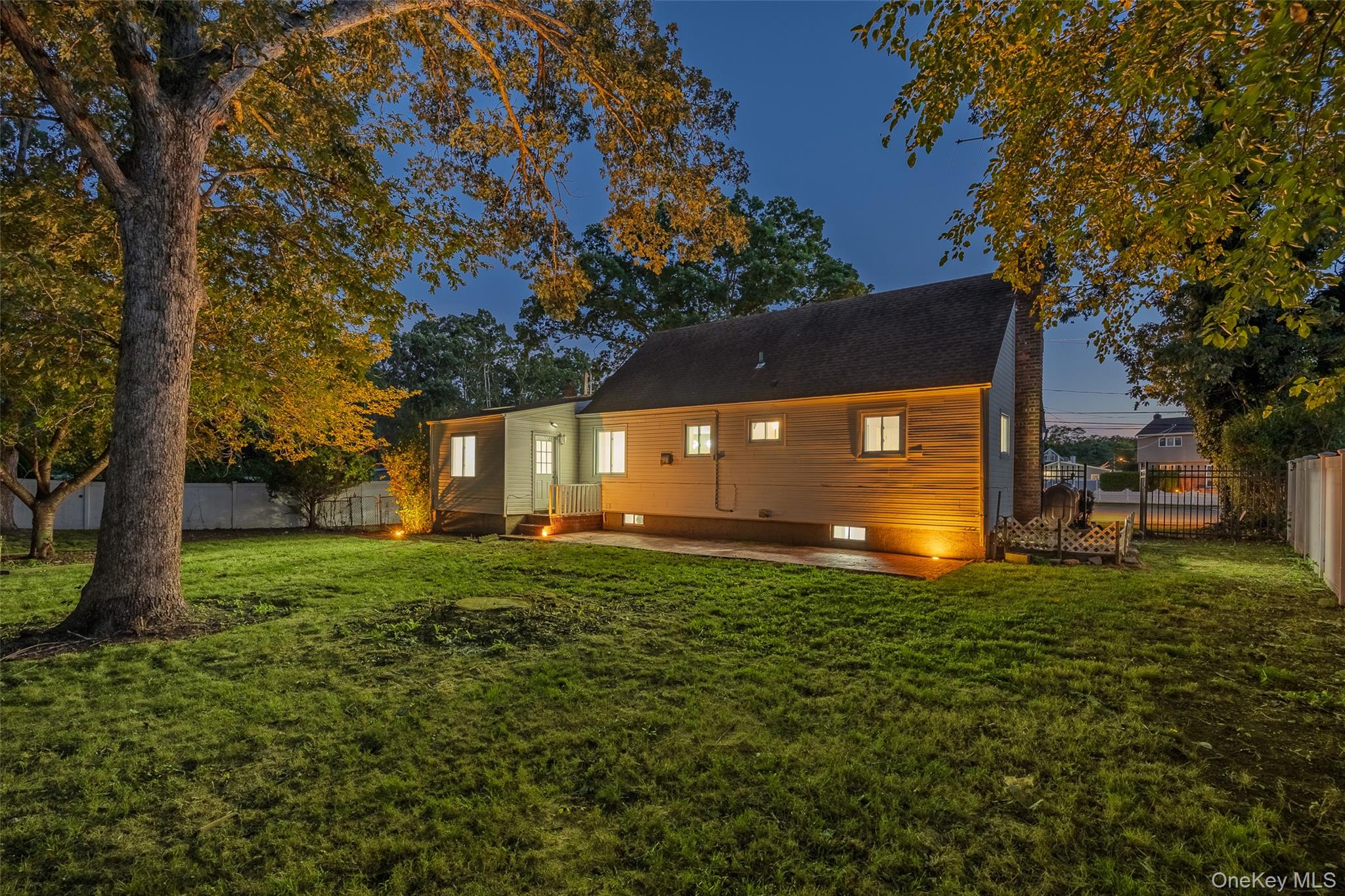 Amityville, New York, 11701, United States, 4 Bedrooms Bedrooms, ,2 BathroomsBathrooms,Residential,For Sale,2001816