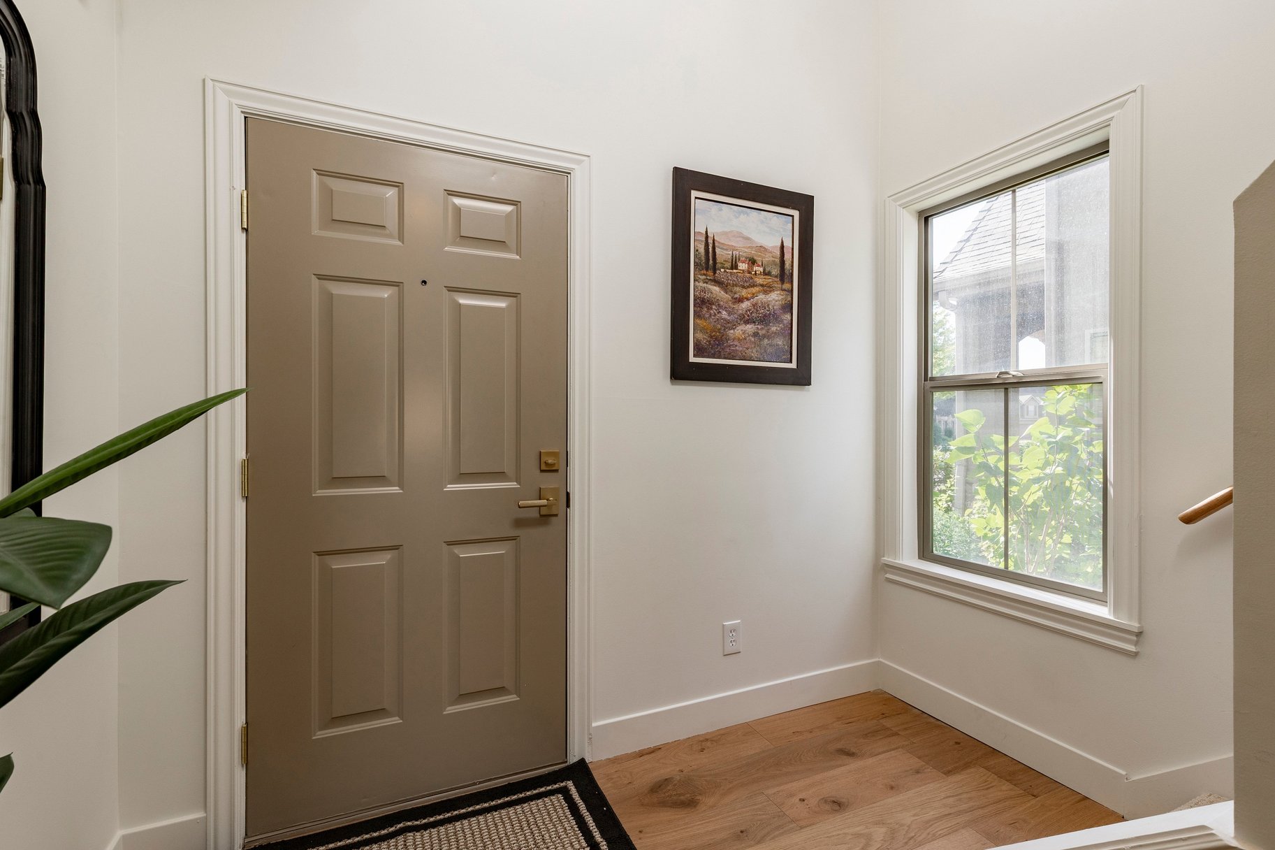  Fully Remodeled End-Unit in Prime Midvale Location - 物件實景