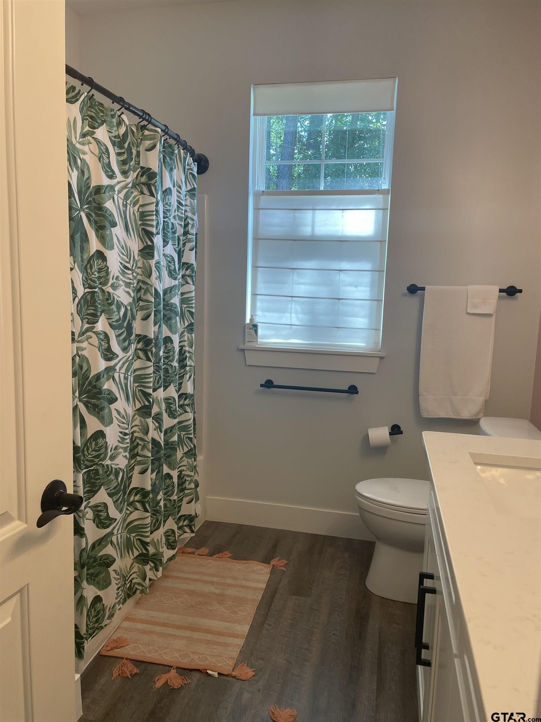 Pittsburg, Texas, 75686, United States, 3 Bedrooms Bedrooms, ,3 BathroomsBathrooms,Residential,For Sale,1982891