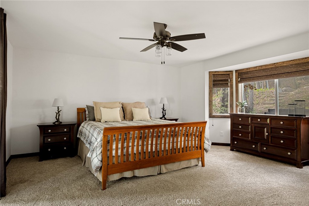 Lake Arrowhead, California, 92352, United States, 4 Bedrooms Bedrooms, ,4 BathroomsBathrooms,Residential,For Sale,1939836