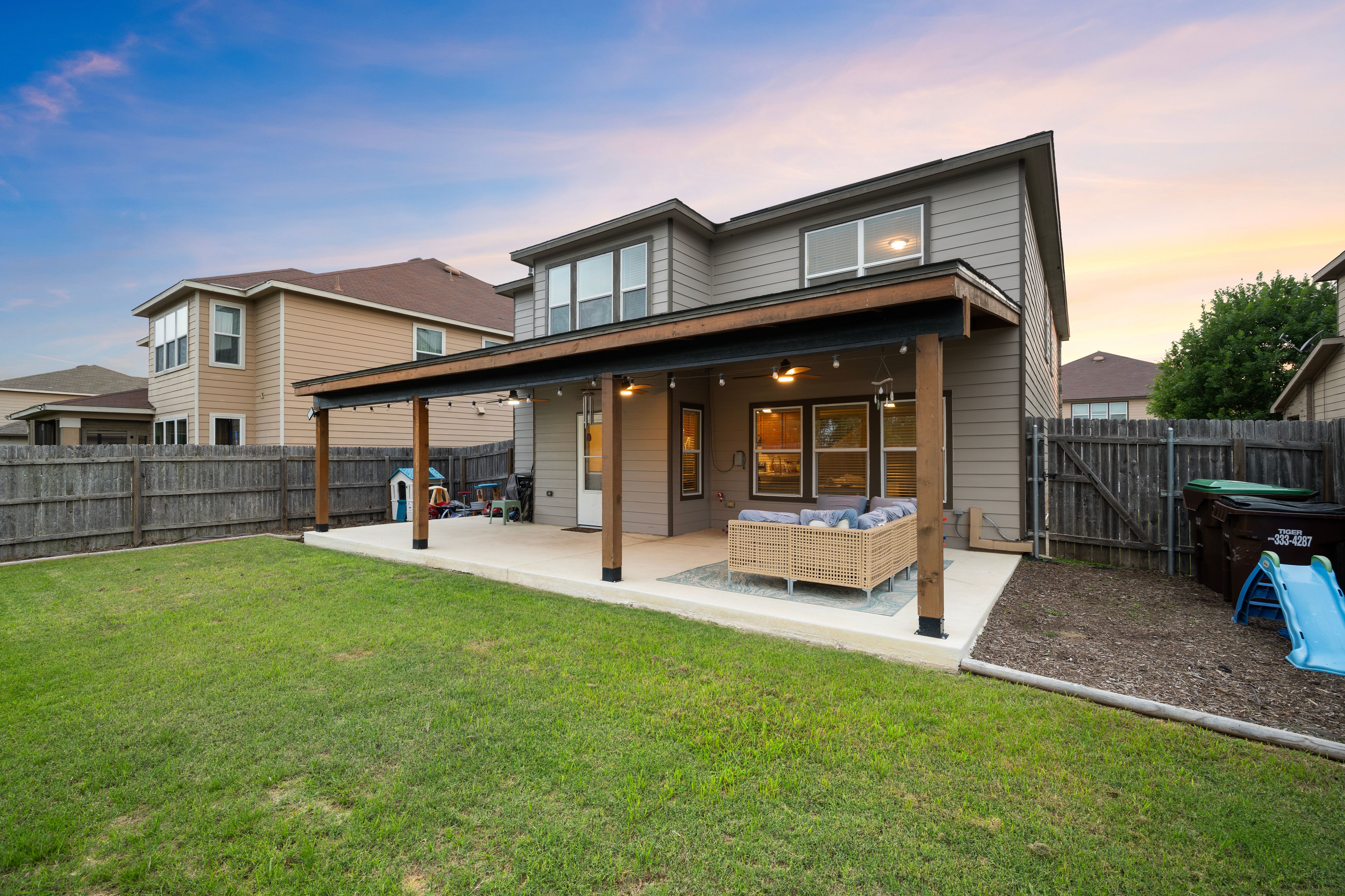  Stylish Upgrades and Covered Patio Retreat - 物件實景
