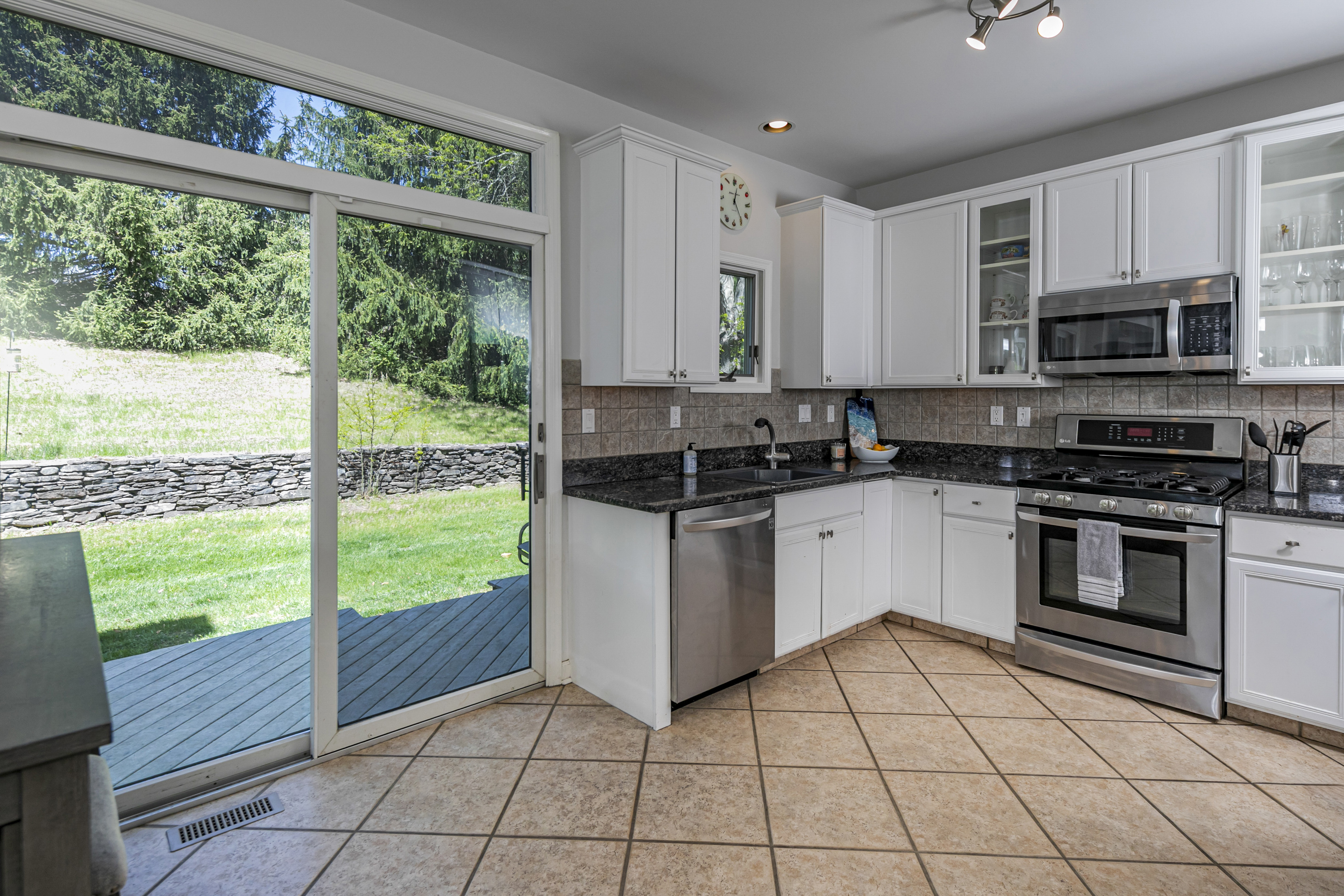  Largest End-Unit in Washington Oaks with Serene Views and Upgrades Galore - 物件實景