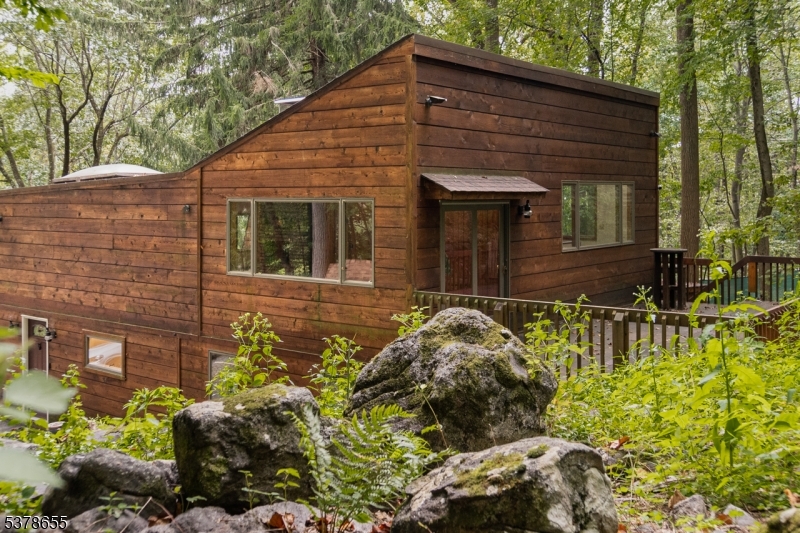 Lebanon Twp., New Jersey, 08826, United States, 3 Bedrooms Bedrooms, ,2 BathroomsBathrooms,Residential,For Sale,1972672