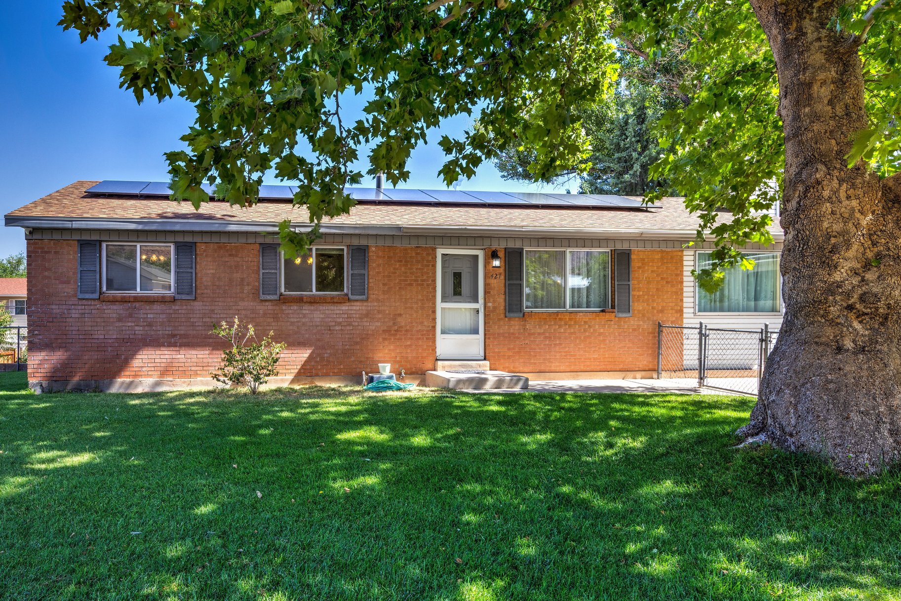  In-Town Home with Deck, Patio and Walkout Basement - 物件實景