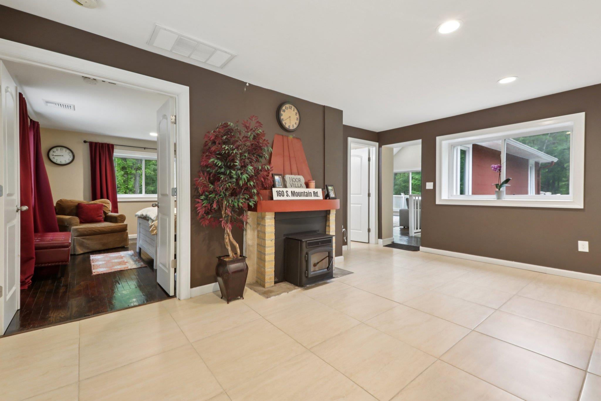 New City, New York, 10956, United States, 2 Bedrooms Bedrooms, ,3 BathroomsBathrooms,Residential,For Sale,1928184