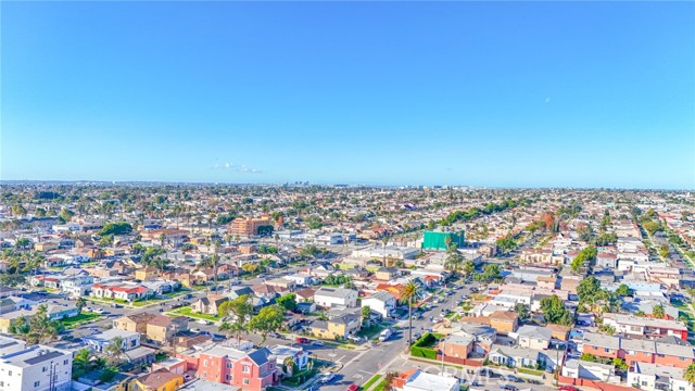 Los Angeles, California, 90047, United States, 5 Bedrooms Bedrooms, ,Residential,For Sale,2009243