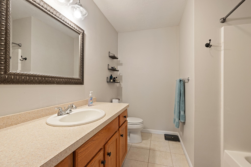 Upton, Massachusetts, 01568, United States, 3 Bedrooms Bedrooms, ,3 BathroomsBathrooms,Residential,For Sale,1912549