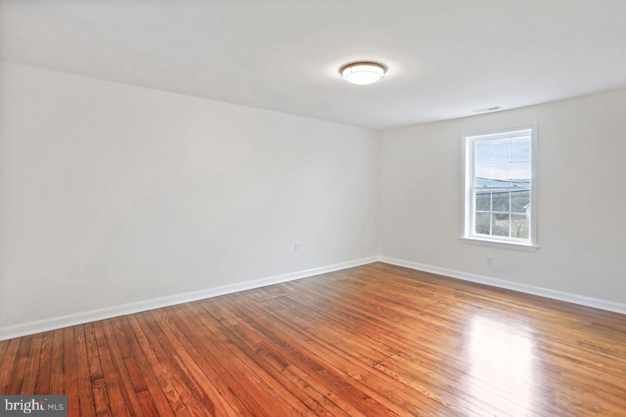 Knoxville, Maryland, 21758, United States, 4 Bedrooms Bedrooms, ,2 BathroomsBathrooms,Residential,For Sale,1997505