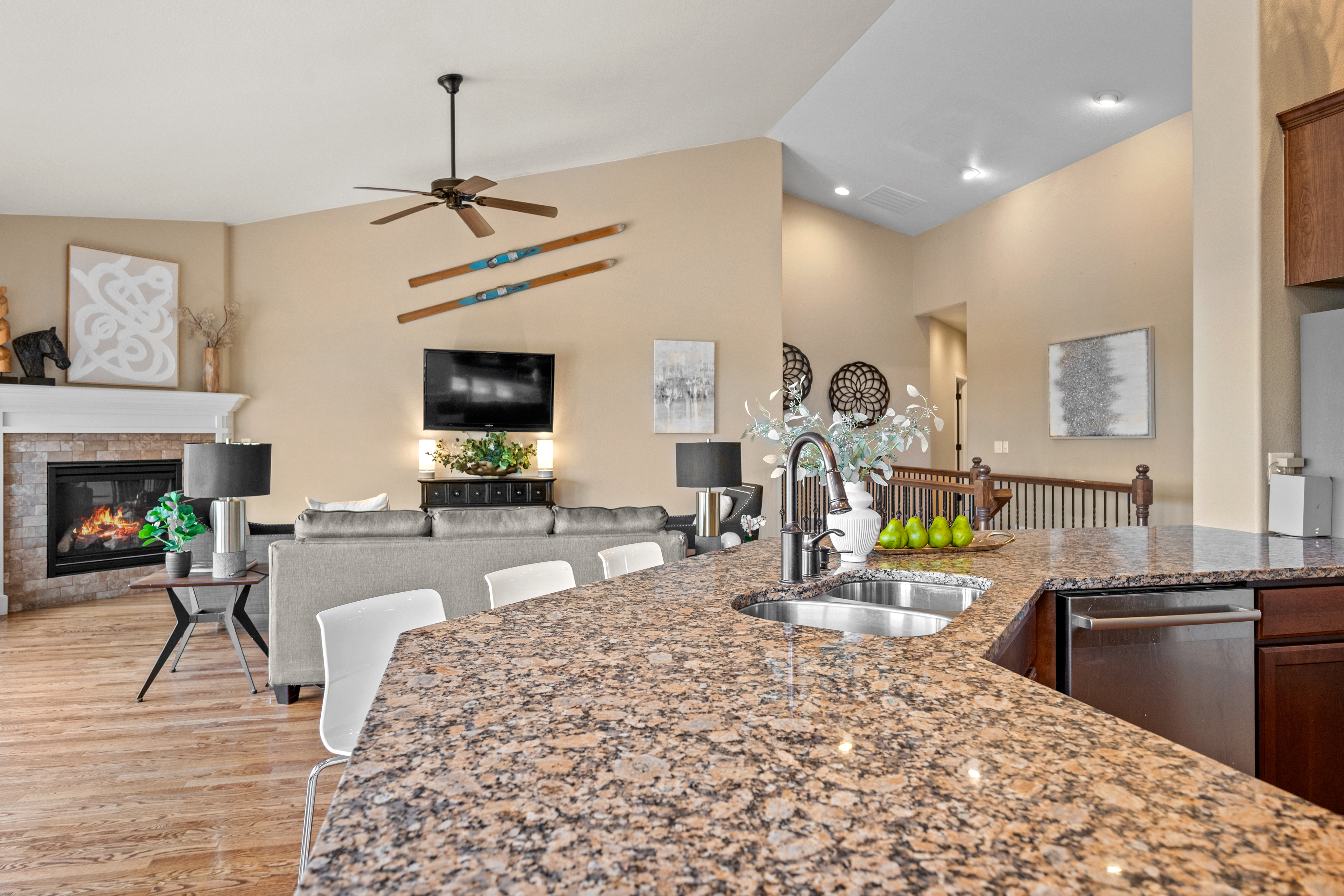  Experience elevated Colorado living in this exceptional ranch-style home. - 物件實景