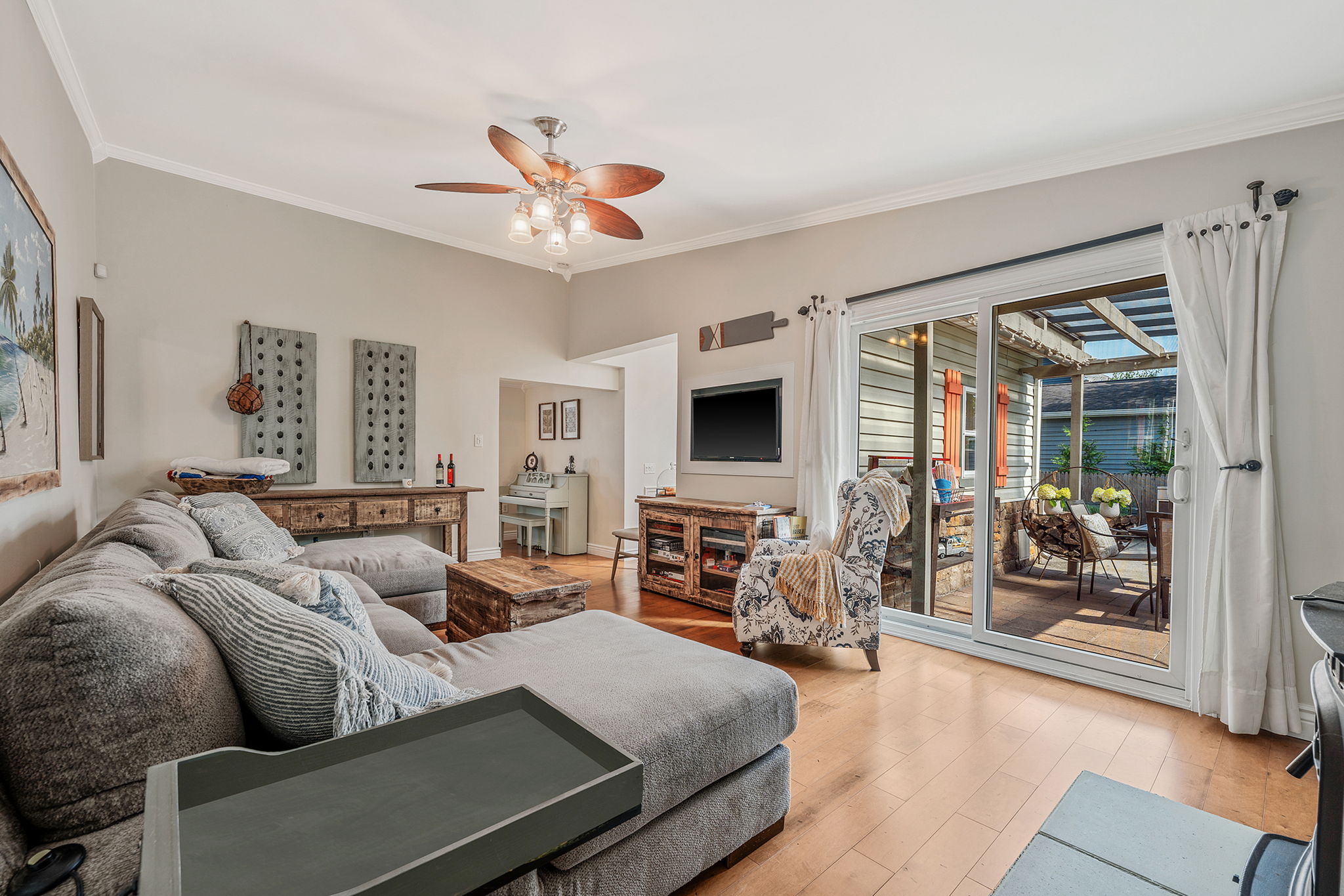 Babylon, New York, 11702, United States, 4 Bedrooms Bedrooms, ,2 BathroomsBathrooms,Residential,For Sale,1905620
