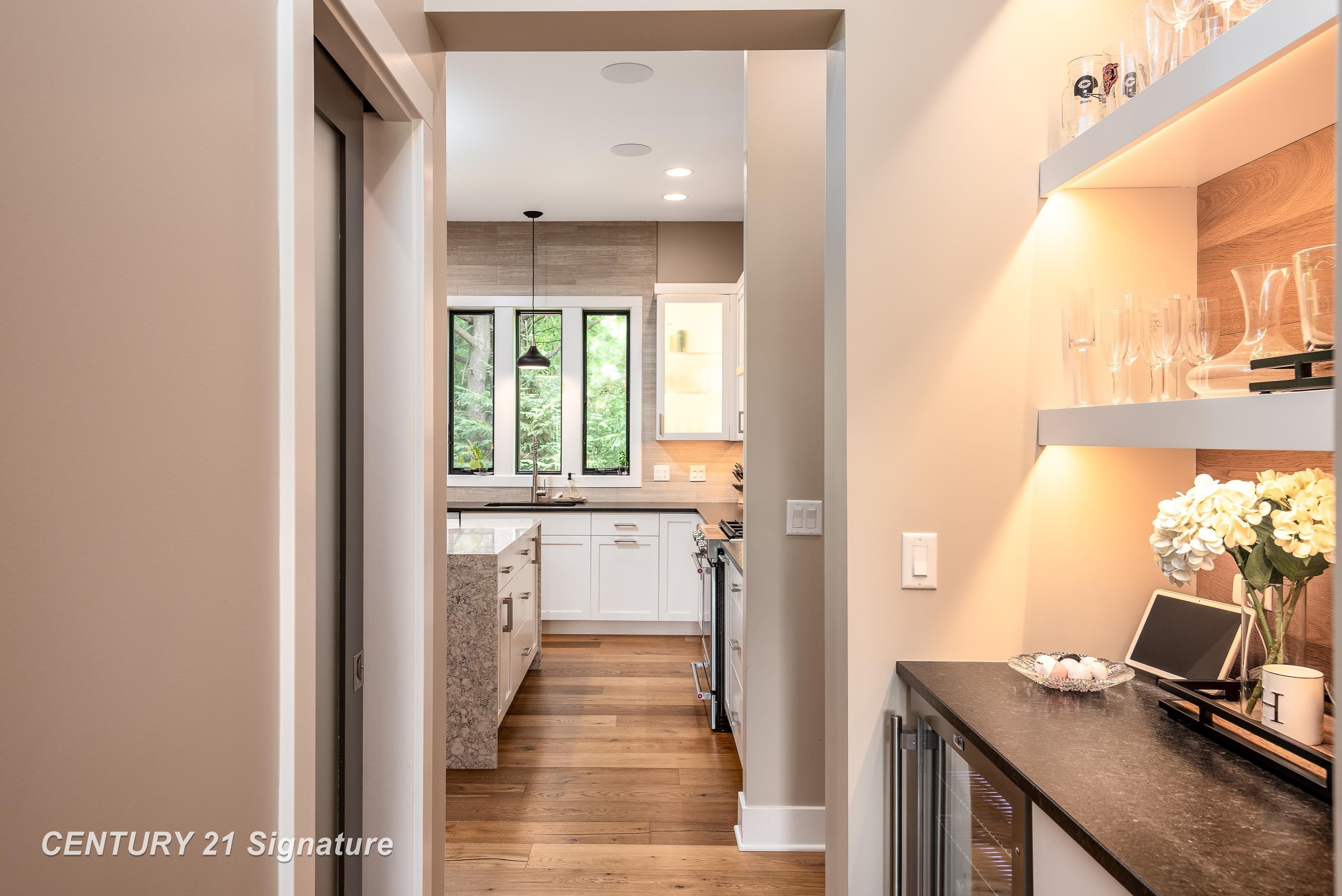 Midland, Michigan, 48642, United States, 4 Bedrooms Bedrooms, ,5 BathroomsBathrooms,Residential,For Sale,1975618