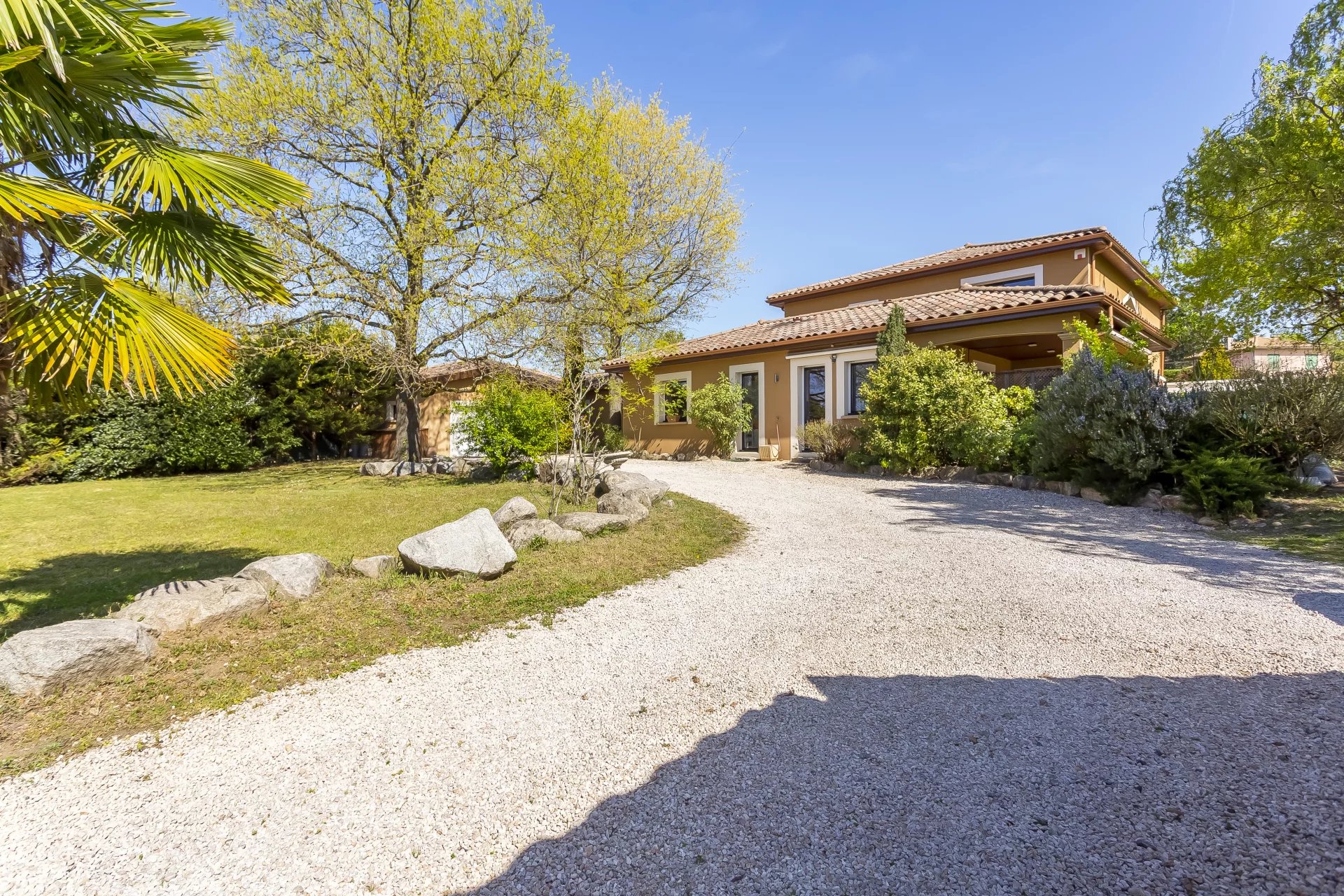 Vourles, Auvergne-Rhône-Alpes, 69390, FR, 7 Bedrooms Bedrooms, ,6 BathroomsBathrooms,Residential,For Sale,1994407