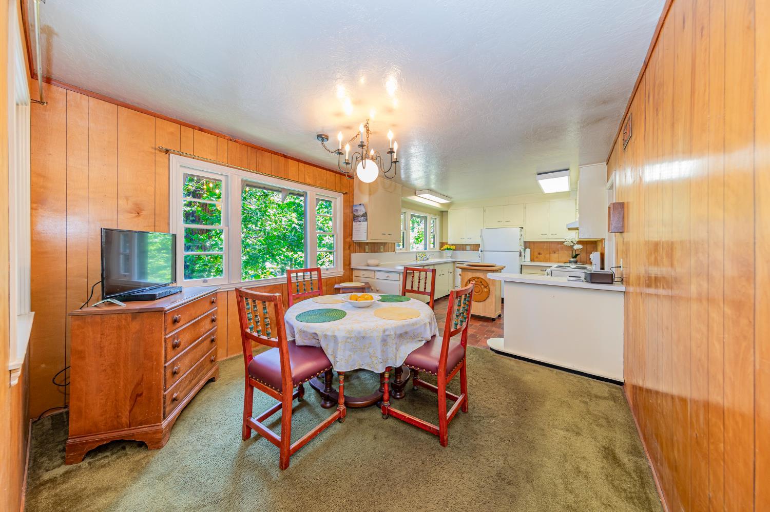 Fish Camp, California, 93623, United States, 5 Bedrooms Bedrooms, ,2 BathroomsBathrooms,Residential,For Sale,1869903