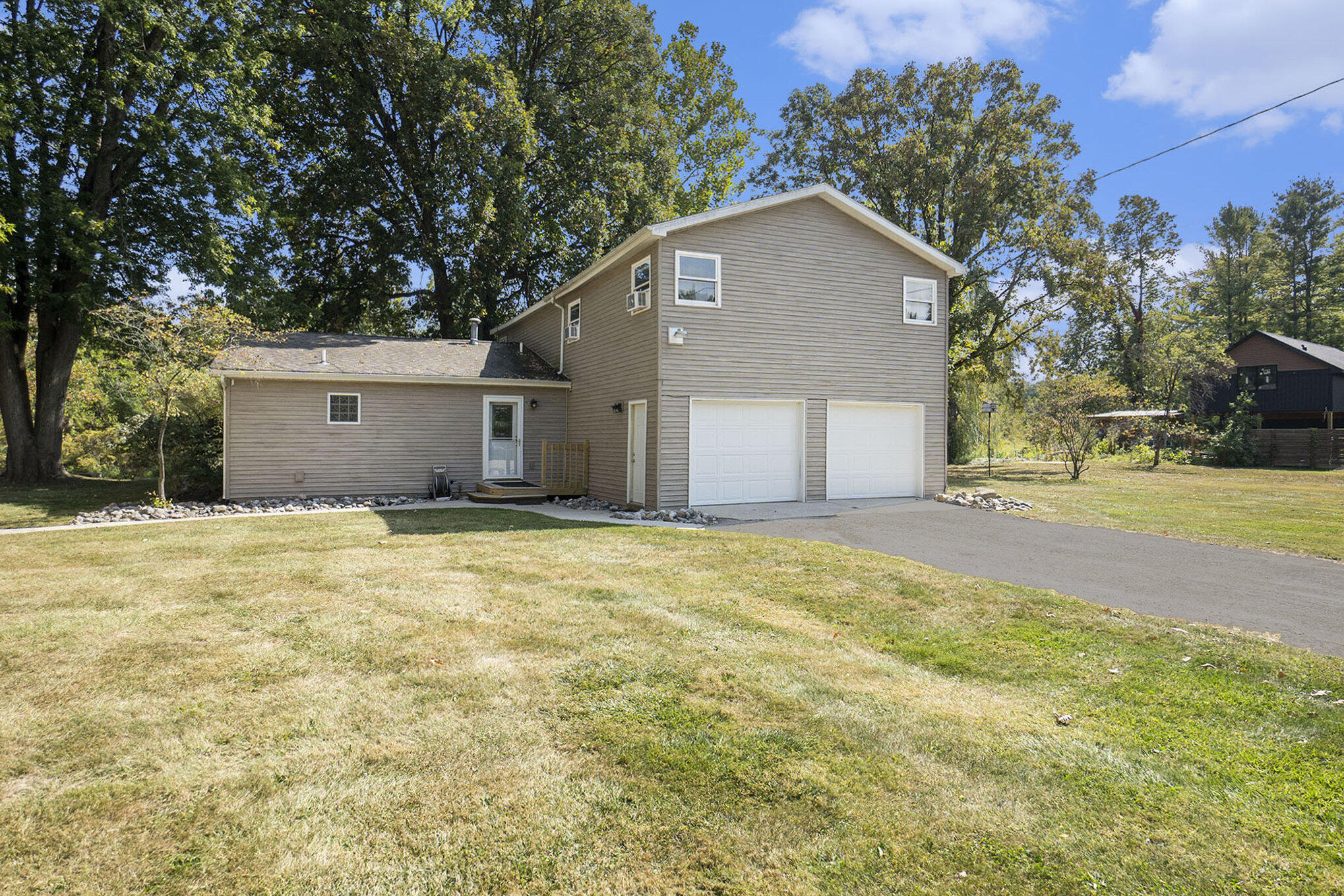 Newaygo, Michigan, 49337, United States, 5 Bedrooms Bedrooms, ,2 BathroomsBathrooms,Residential,For Sale,1982791
