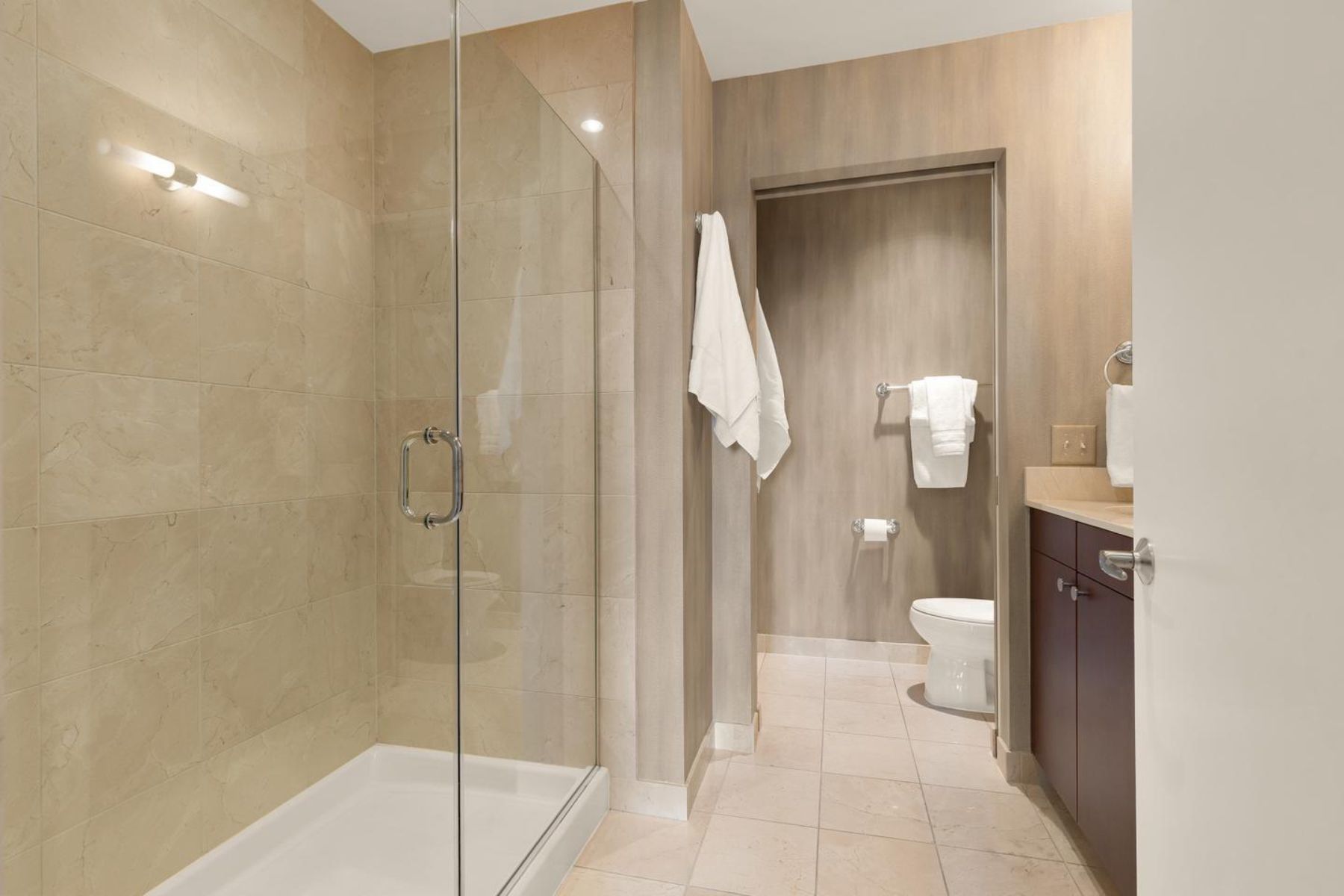  6820 Wisconsin Avenue, Bethesda, MD, 20814 - 物件實景