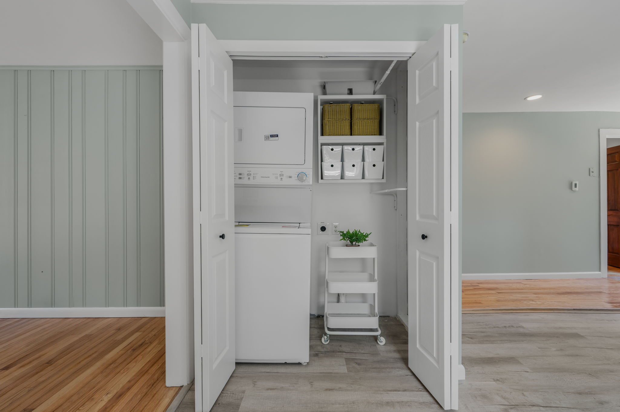  Find privacy and charm in this beautifully updated Waterford home. - 物件實景