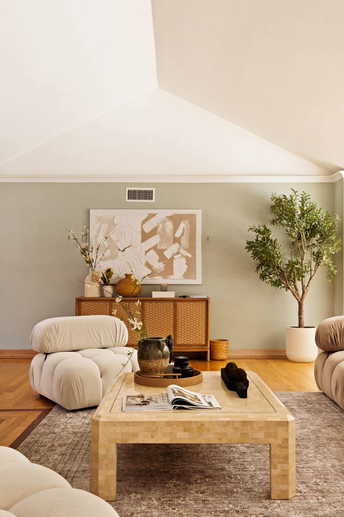  2103  N Hobart Blvd - 物件實景