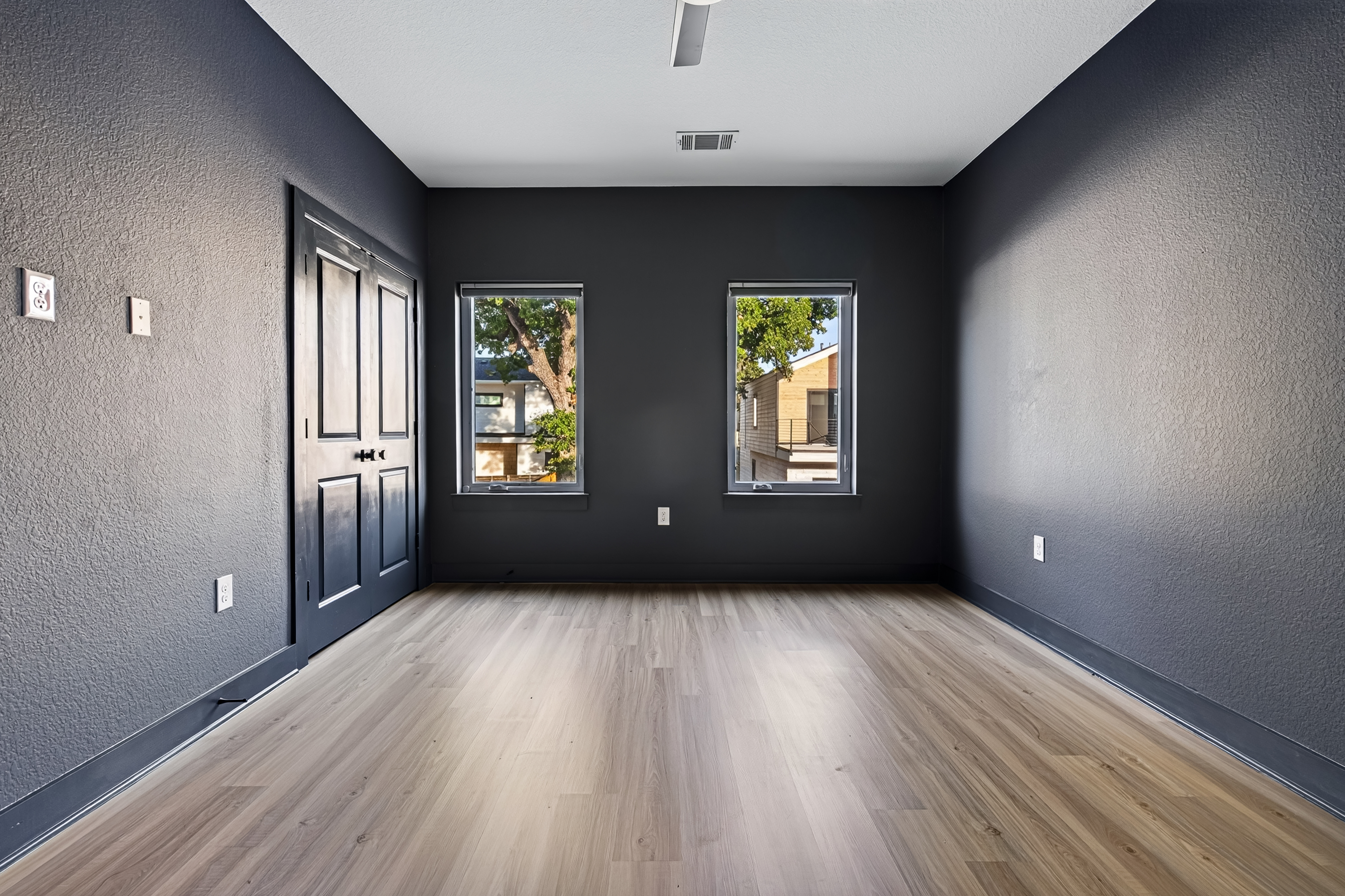  Modern Home with an Entertainer’s Backyard - 物件實景