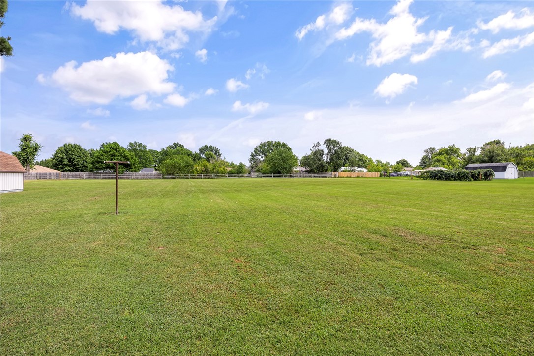Lowell, Arkansas, 72745, United States, 4 Bedrooms Bedrooms, ,2 BathroomsBathrooms,Residential,For Sale,1932049