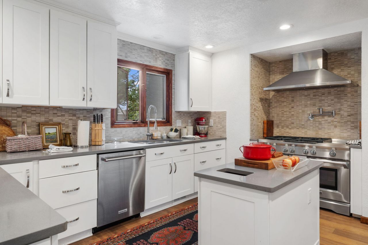 Albuquerque, New Mexico, 87111, United States, 4 Bedrooms Bedrooms, ,3 BathroomsBathrooms,Residential,For Sale,1906383