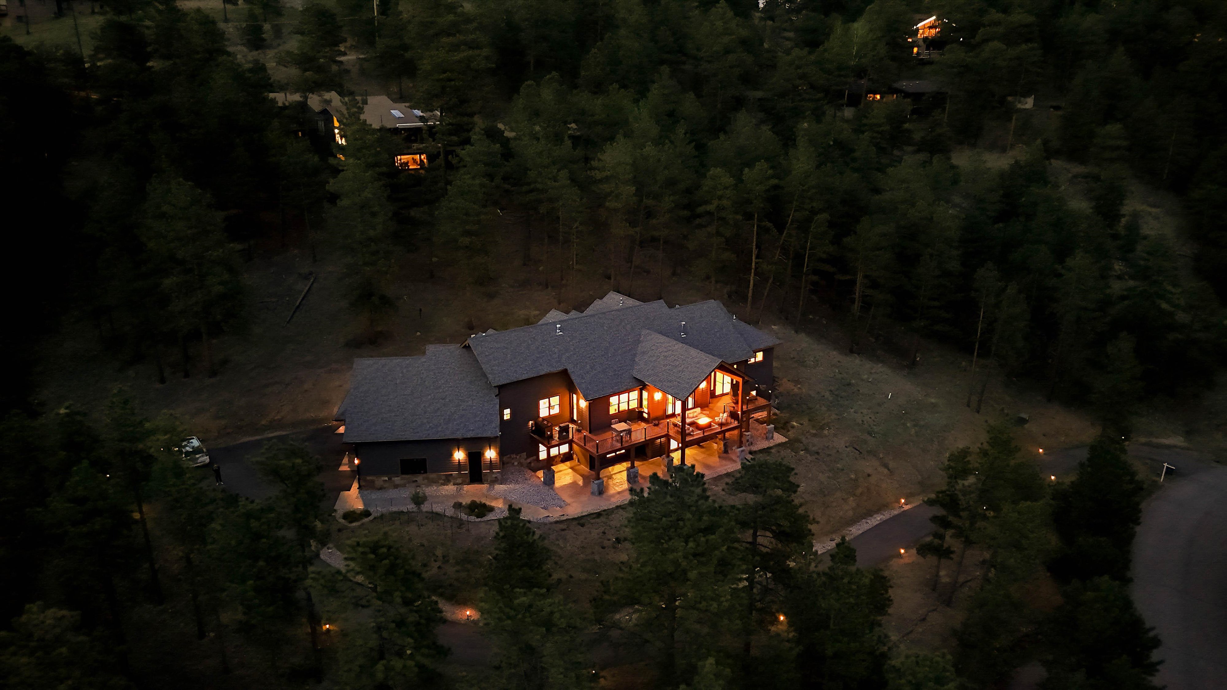  Hiwan Hills Mountain Contemporary with Mt. Blue Sky Views, Chef’s Kitchen & Spa - 物件實景