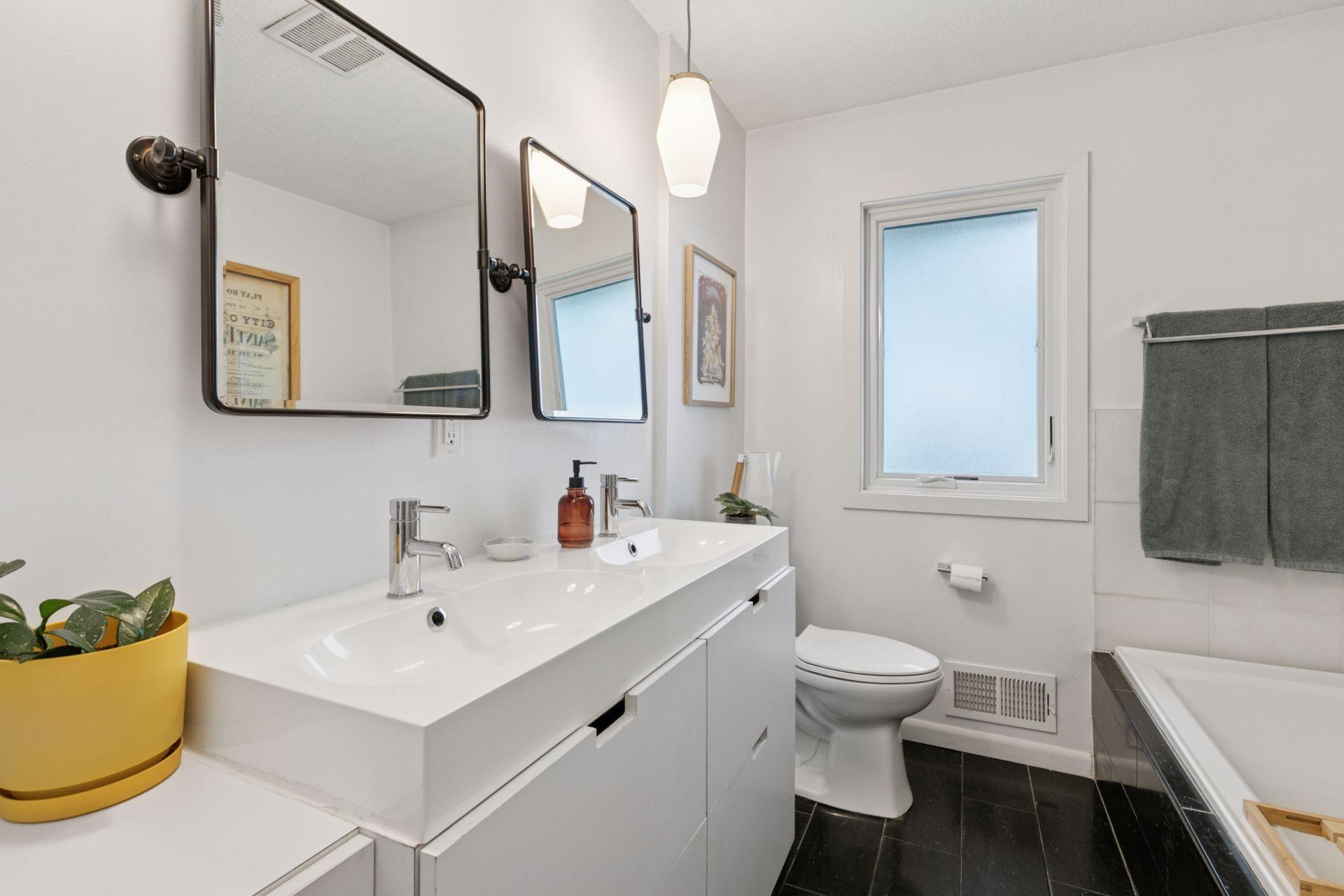 Saint Paul, Minnesota, 55108, United States, 3 Bedrooms Bedrooms, ,1 BathroomBathrooms,Residential,For Sale,1934212