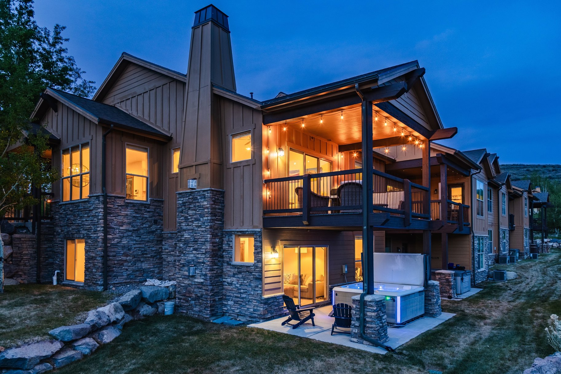  Stunning End-Unit Townhome With Loads of Natural Light - 物件實景