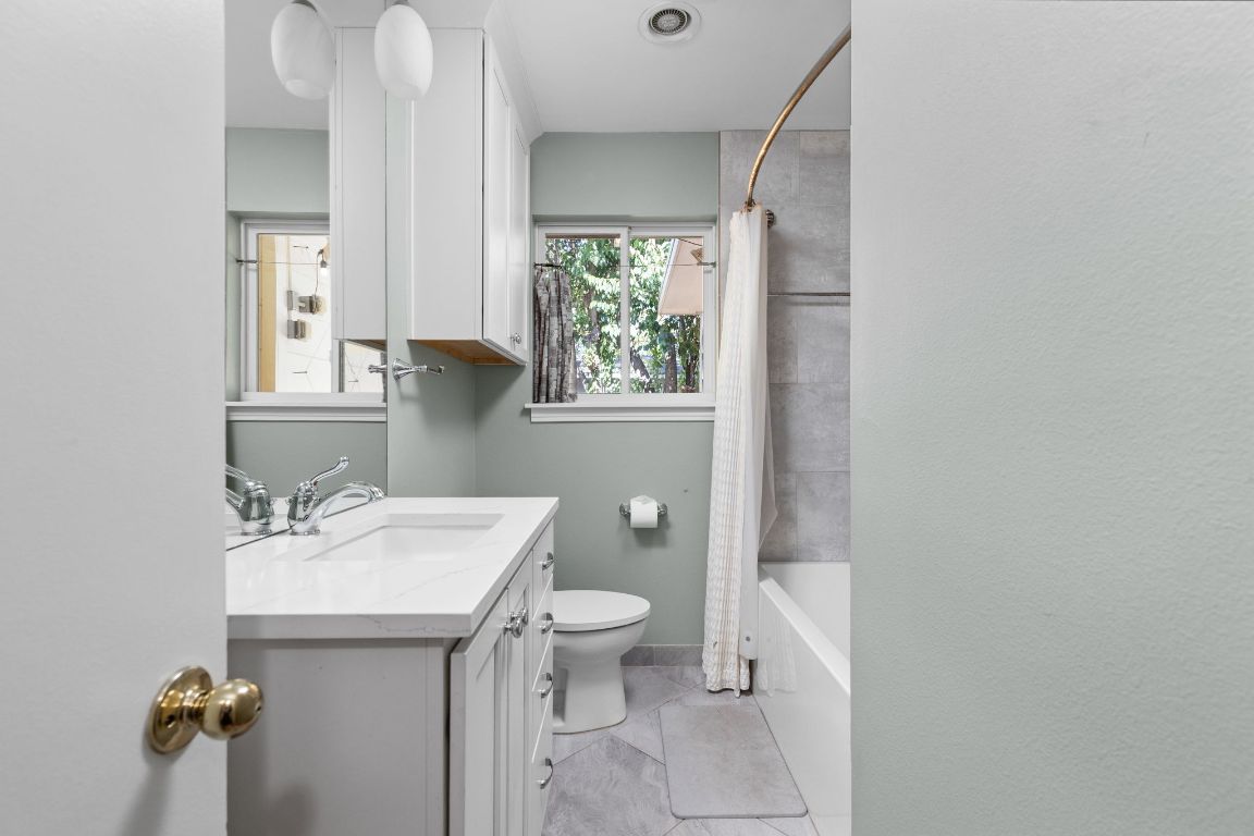 Austin, Texas, 78757, United States, 3 Bedrooms Bedrooms, ,2 BathroomsBathrooms,Residential,For Sale,1956821