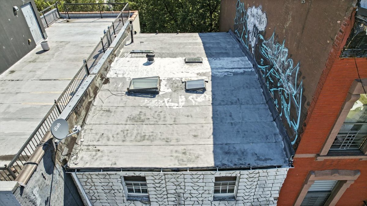 Brooklyn, New York, 11206, United States, 4 Bedrooms Bedrooms, ,2 BathroomsBathrooms,Residential,For Sale,1910607