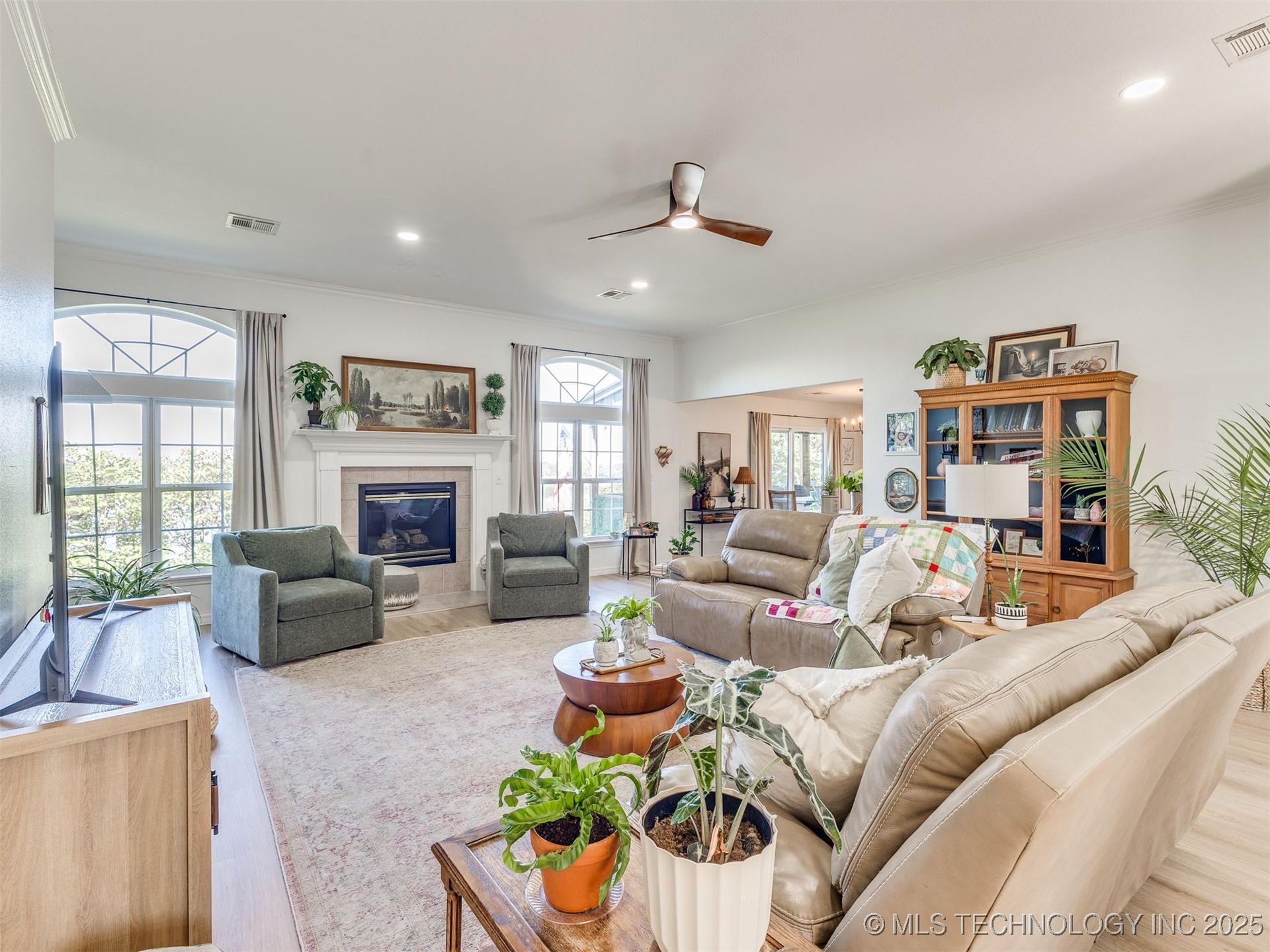 Mannford, Oklahoma, 74044, United States, 4 Bedrooms Bedrooms, ,3 BathroomsBathrooms,Residential,For Sale,1974696