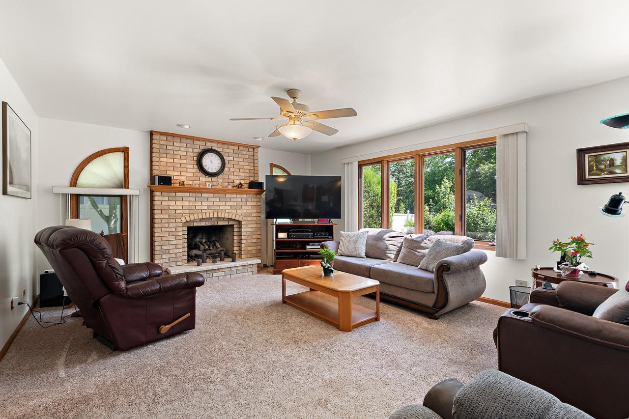 17815 Iroquois, Tinley Park, Illinois, 60477, United States, 5 Bedrooms Bedrooms, ,4 BathroomsBathrooms,Residential,For Sale,17815 Iroquois,1635581