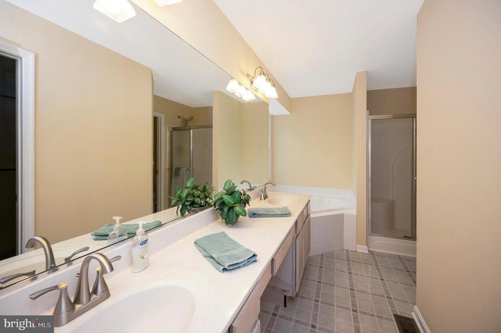 Locust Grove, Virginia, 22508, United States, 4 Bedrooms Bedrooms, ,3 BathroomsBathrooms,Residential,For Sale,1976056