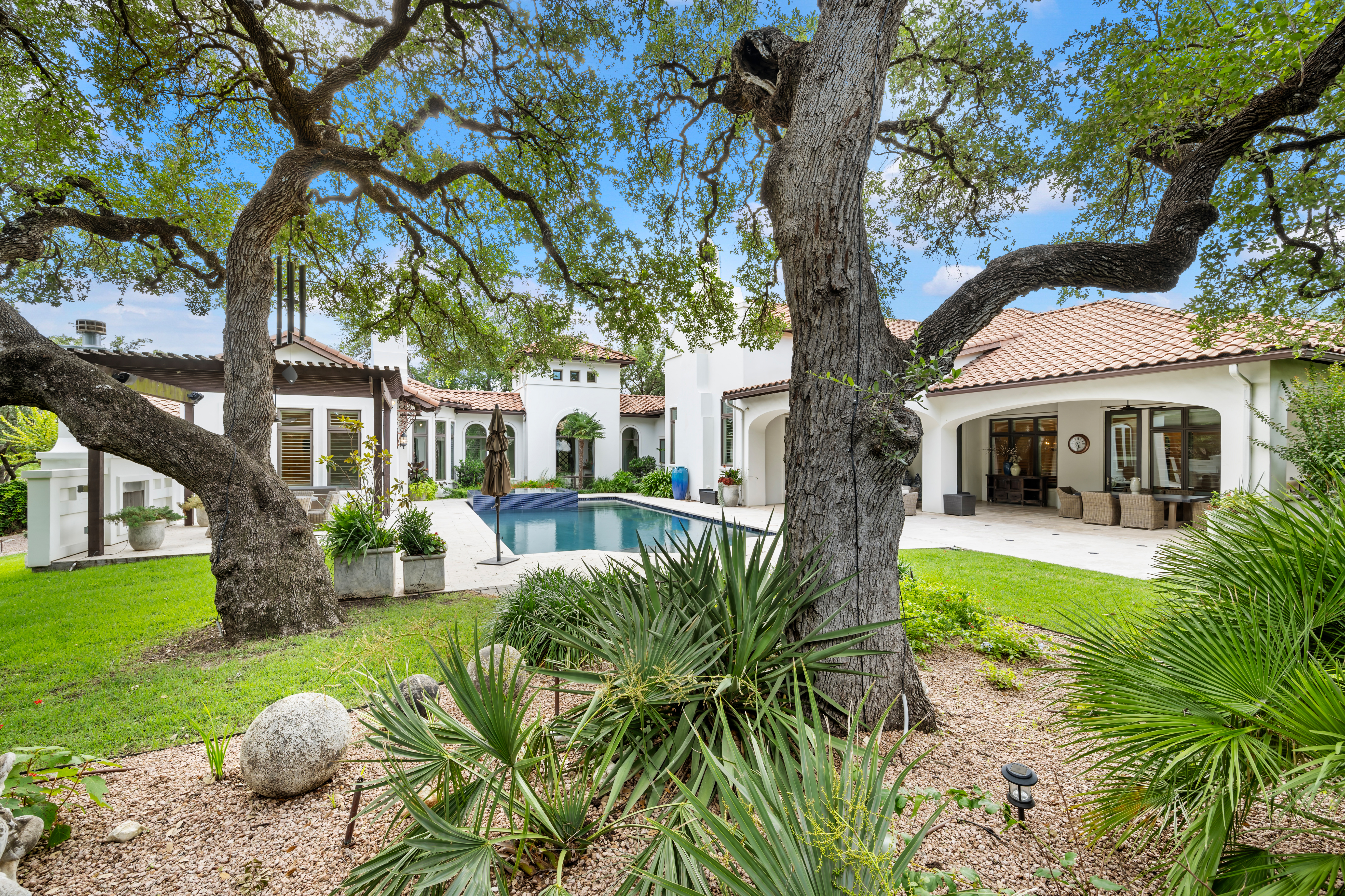  Defined By Timeless Santa Barbara Architecture And Exceptional Craftsmanship - 物件實景