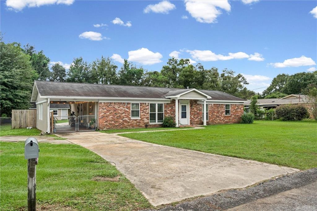 Sandra Dr, Theodore, AL 36582