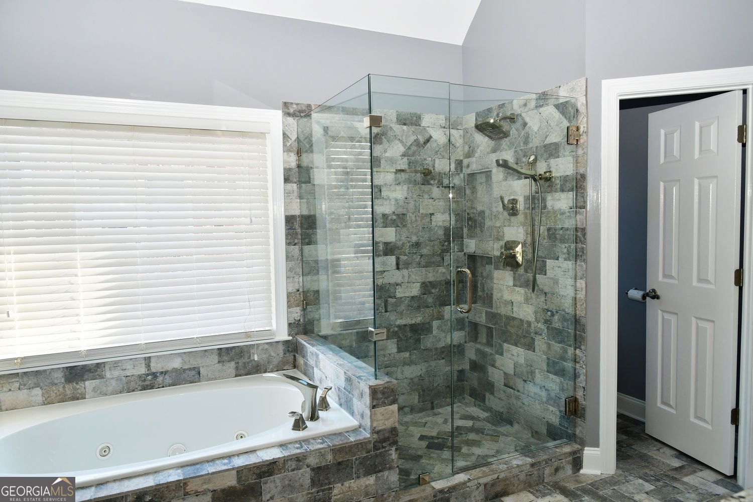 Hoschton, Georgia, 30548, United States, 5 Bedrooms Bedrooms, ,4 BathroomsBathrooms,Residential,For Sale,1992517