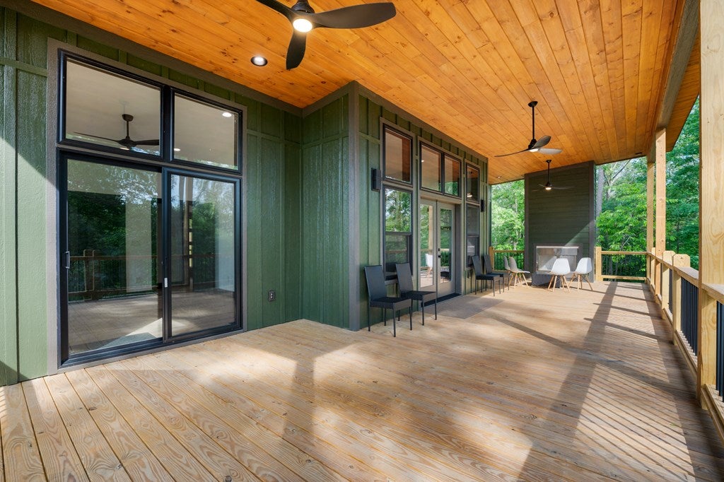 Ellijay, Georgia, 30540, United States, 3 Bedrooms Bedrooms, ,3 BathroomsBathrooms,Residential,For Sale,1840350