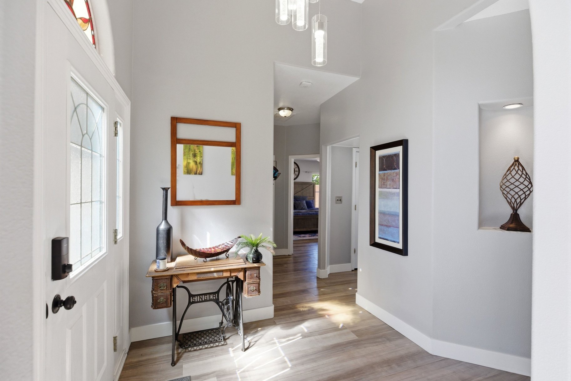  Stunning Home Conveniently Located Near Shopping and Outdoor Activities - 物件實景