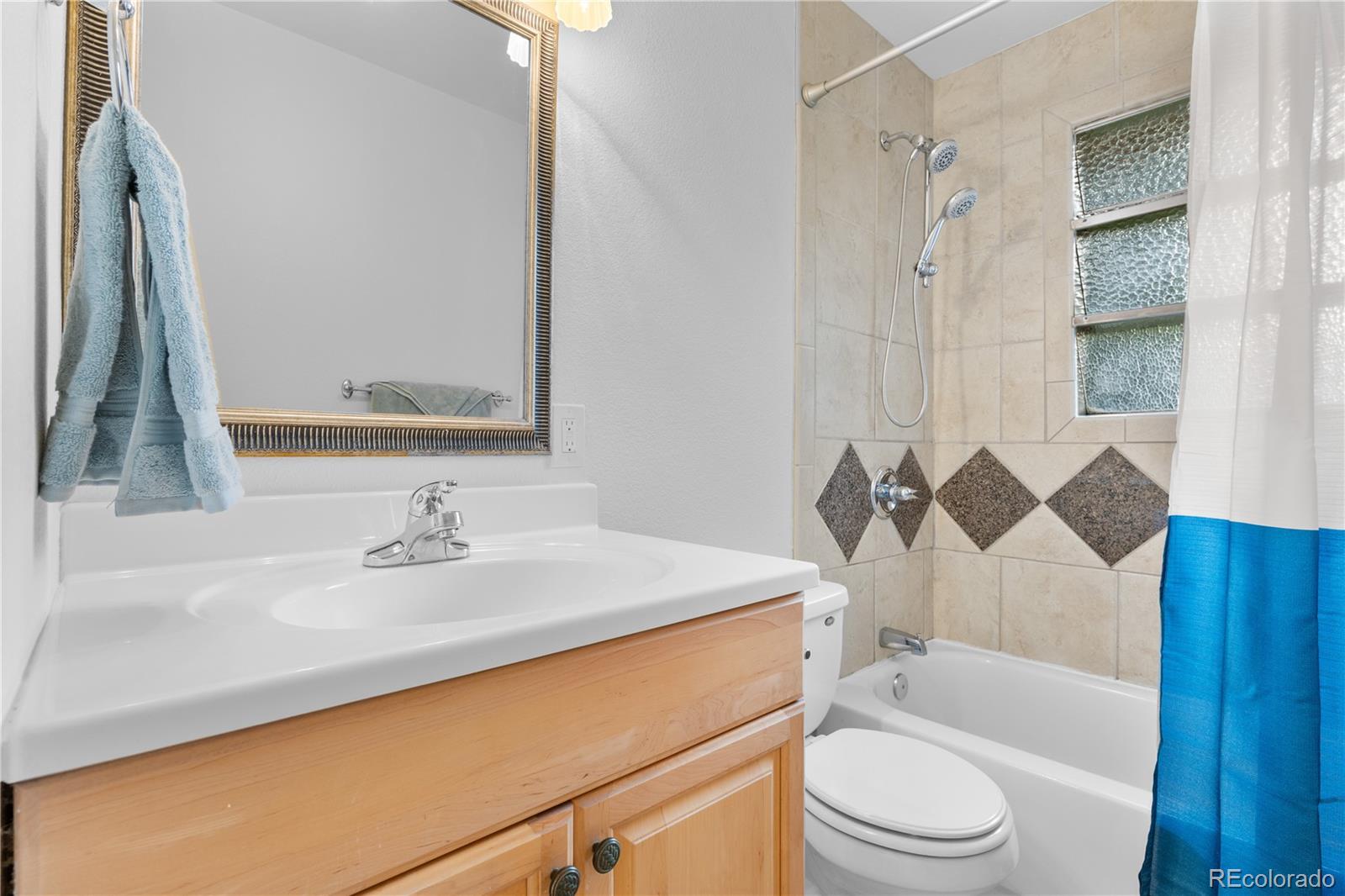 Lakewood, Colorado, 80214, United States, 3 Bedrooms Bedrooms, ,2 BathroomsBathrooms,Residential,For Sale,1940833