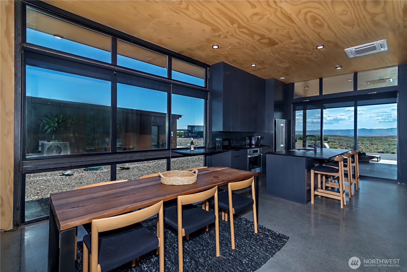 Quincy, Washington, 98848, United States, 2 Bedrooms Bedrooms, ,1 BathroomBathrooms,Residential,For Sale,2003117