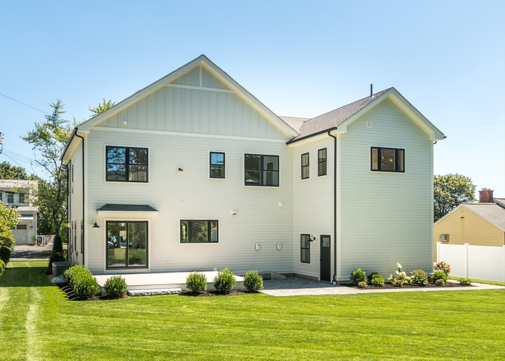 Waltham, Massachusetts, 02452, United States, 6 Bedrooms Bedrooms, ,4 BathroomsBathrooms,Residential,For Sale,1891361
