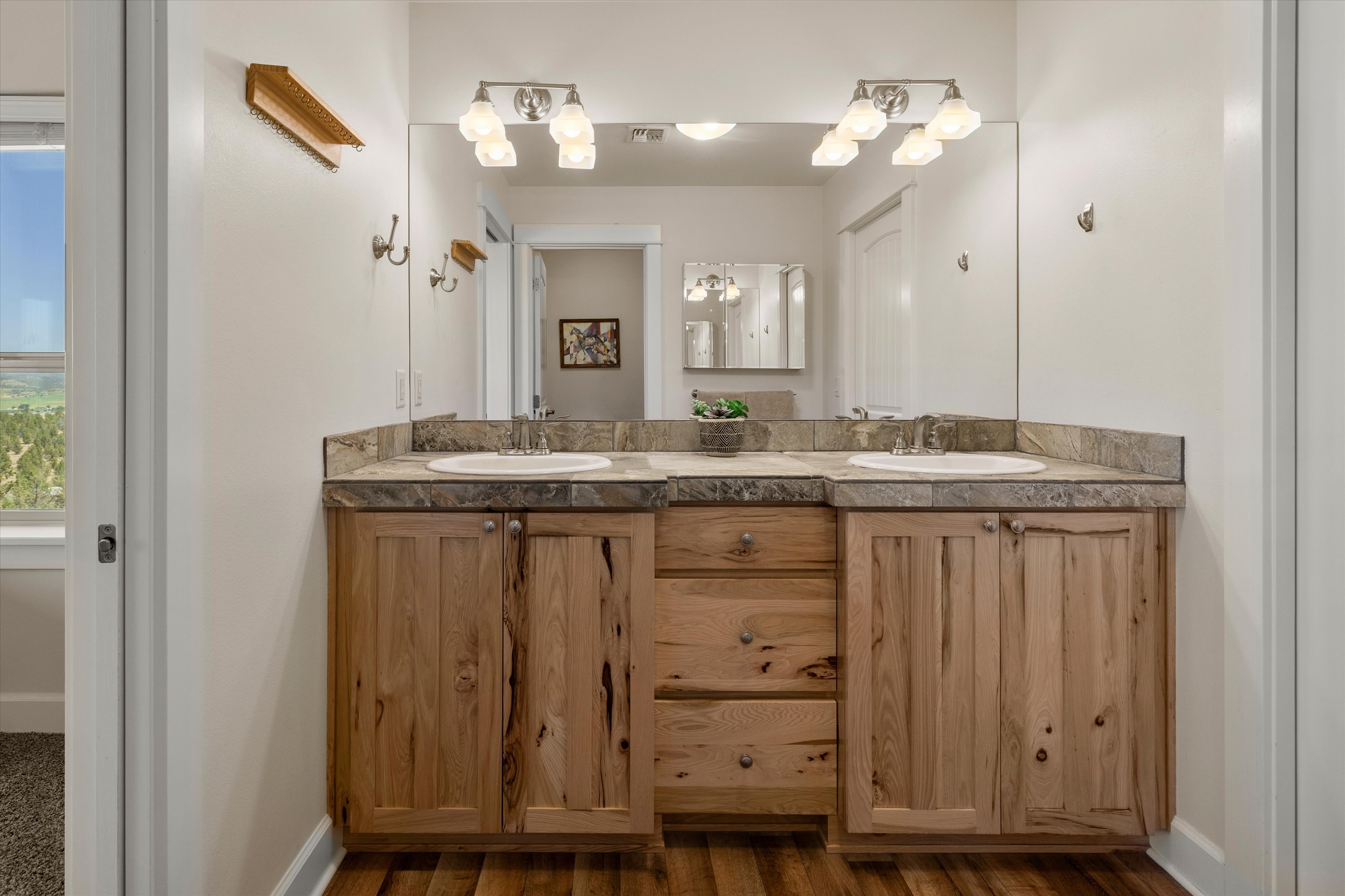 Prineville, Oregon, 97754, United States, 3 Bedrooms Bedrooms, ,2 BathroomsBathrooms,Residential,For Sale,1903367