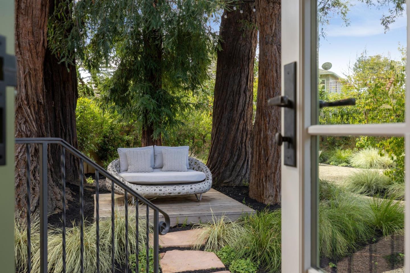 Menlo Park, California, 94025, United States, 4 Bedrooms Bedrooms, ,3 BathroomsBathrooms,Residential,For Sale,1901021