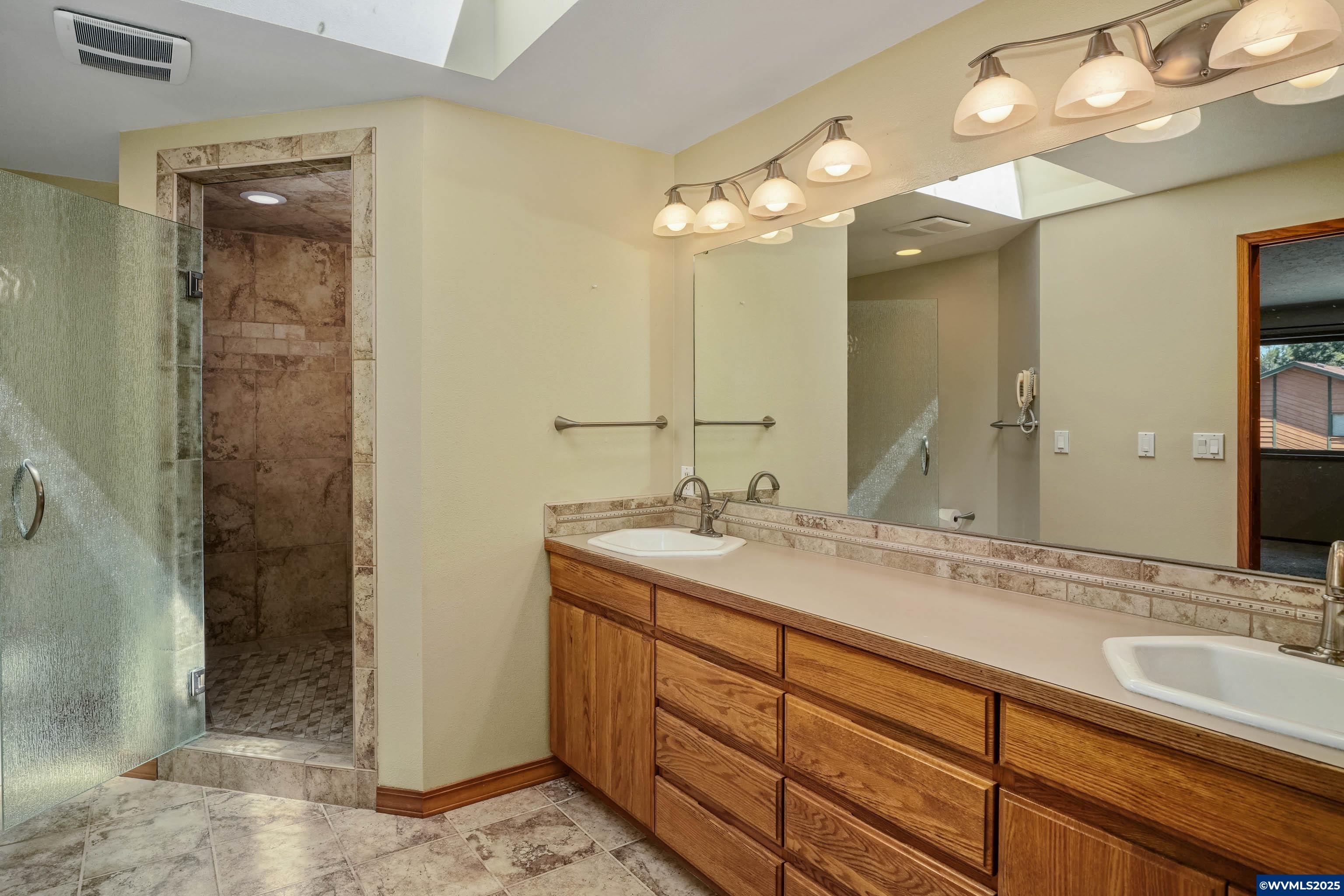 Albany, Oregon, 97321, United States, 4 Bedrooms Bedrooms, ,4 BathroomsBathrooms,Residential,For Sale,1795620