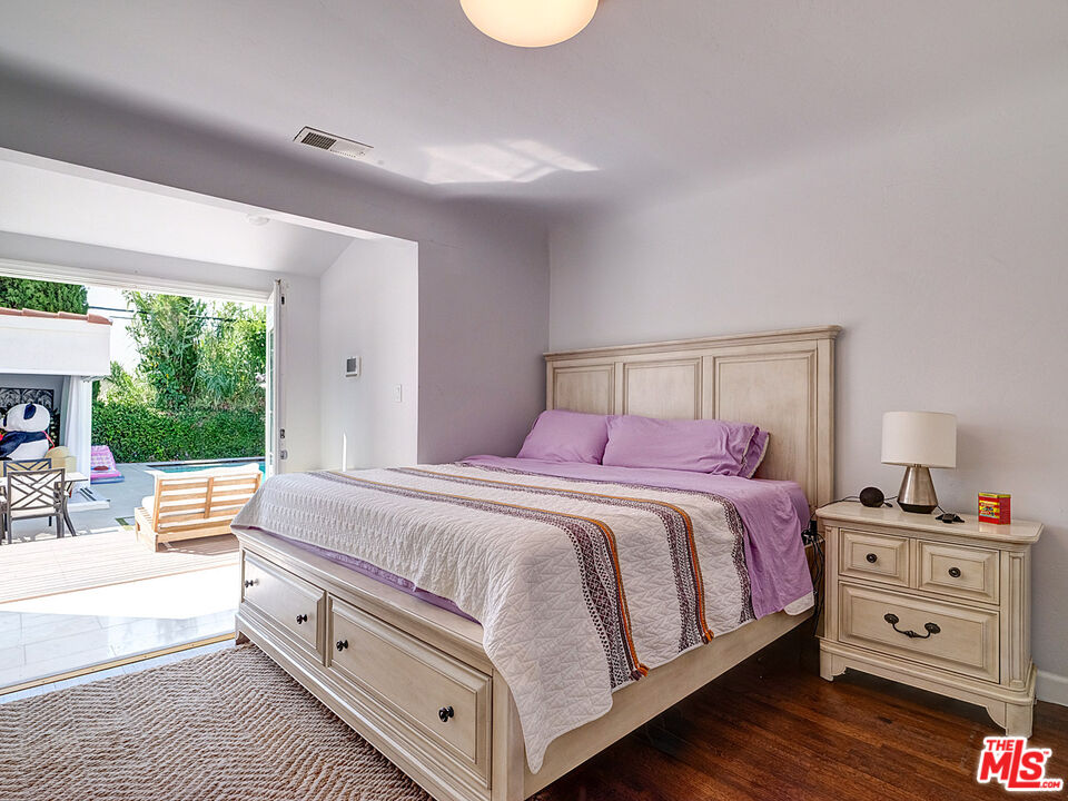 Los Angeles, California, 90019, United States, 4 Bedrooms Bedrooms, ,3 BathroomsBathrooms,Residential,For Sale,1924996