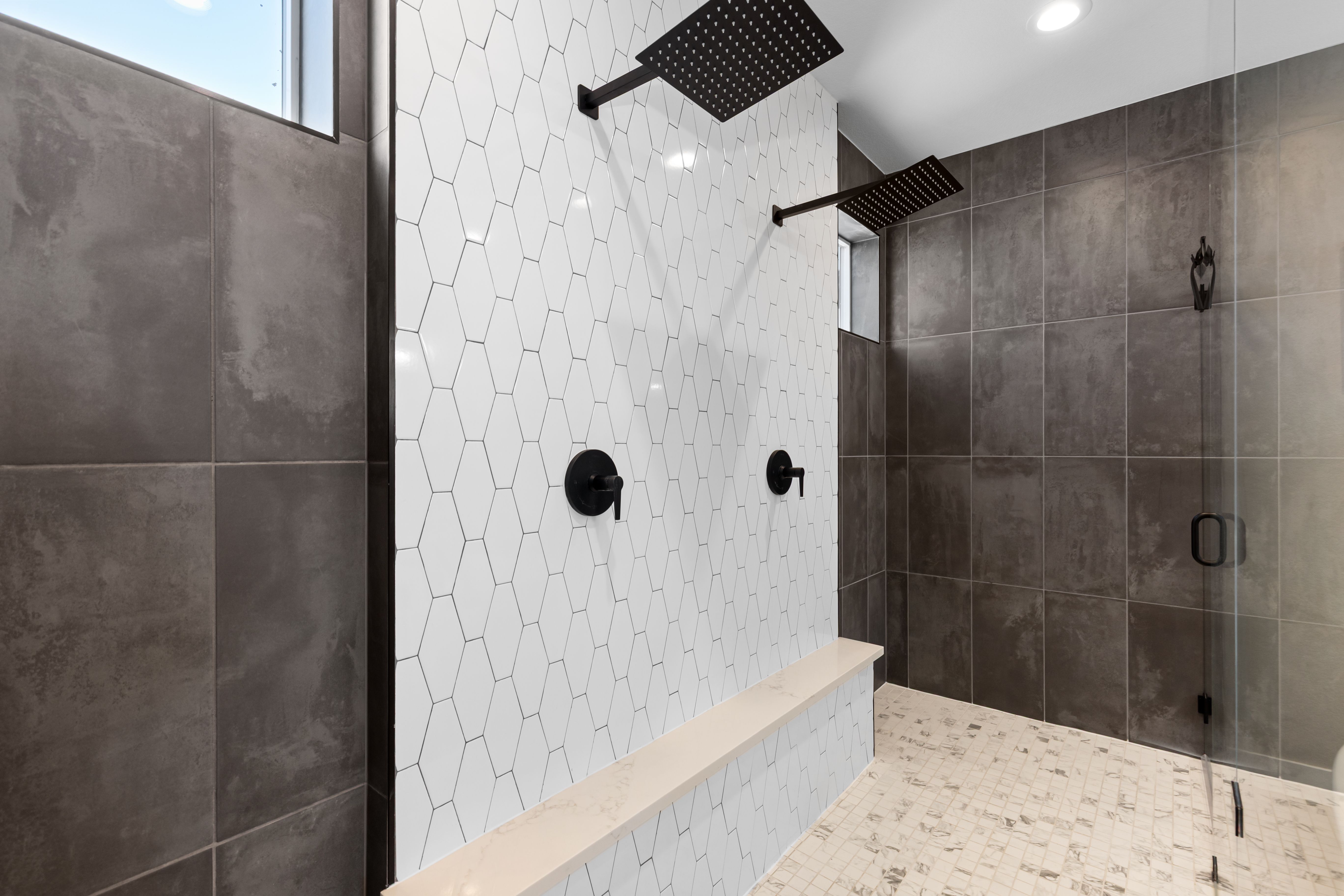  Skip the build time and step straight into 5932 Los Olivas Point - 物件實景